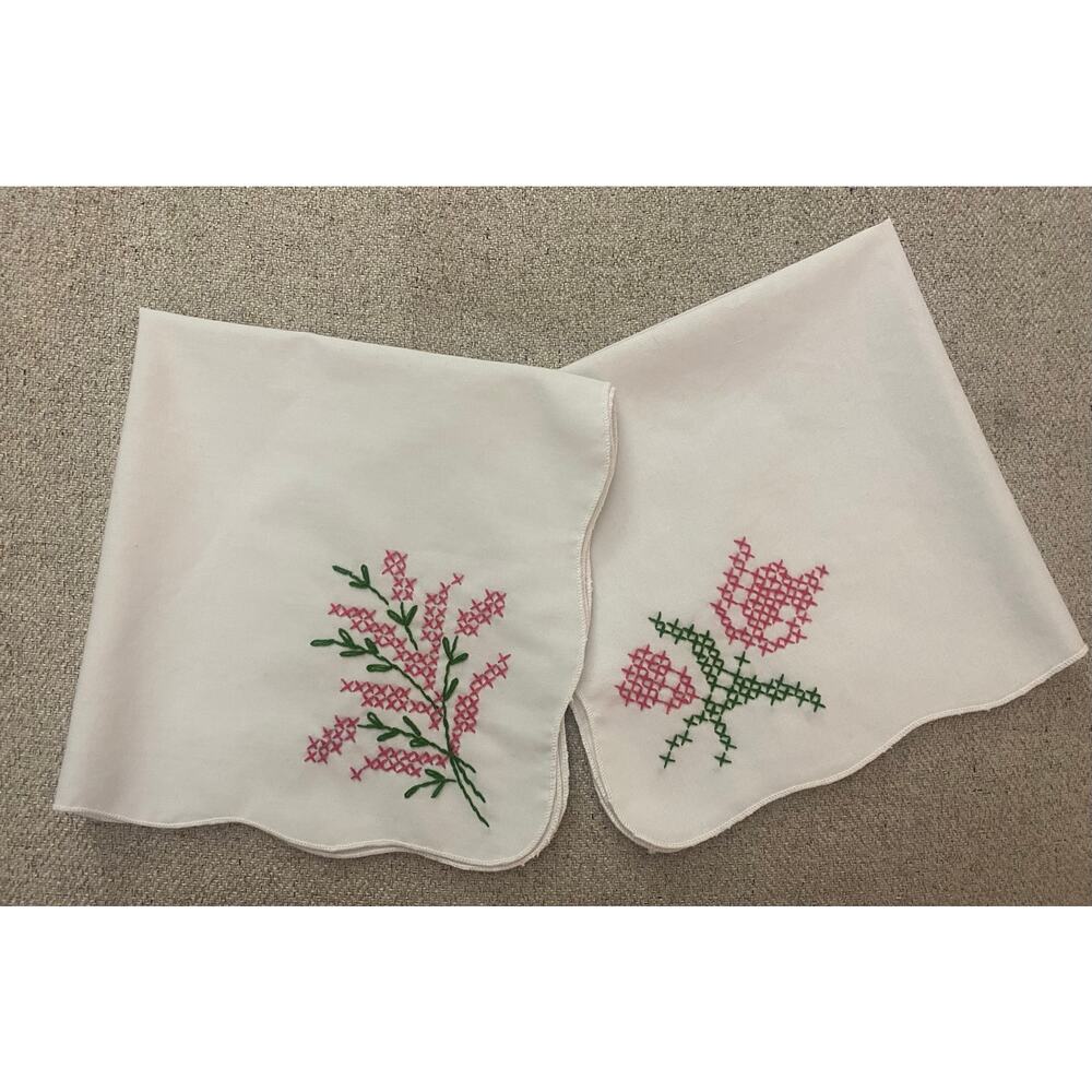 Vintage Hand-Embroidered Floral Linens –Set of 2 | Scalloped Edges | Cottagecore
